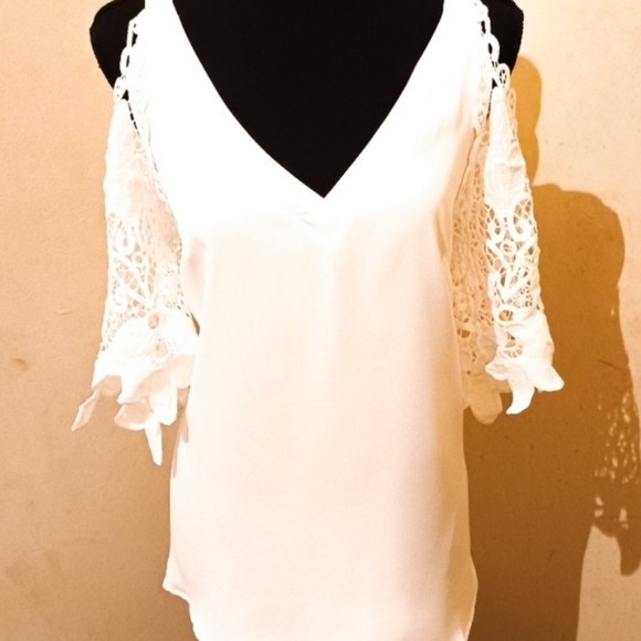 NWT WHITE LACE COLD SHOULDER TANK/TOP L - Picture 3 of 4